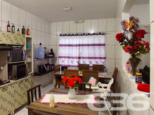 RESIDÊNCIA COM SUÍTE + 2 QUARTOS BEM LOCALIZADA NO