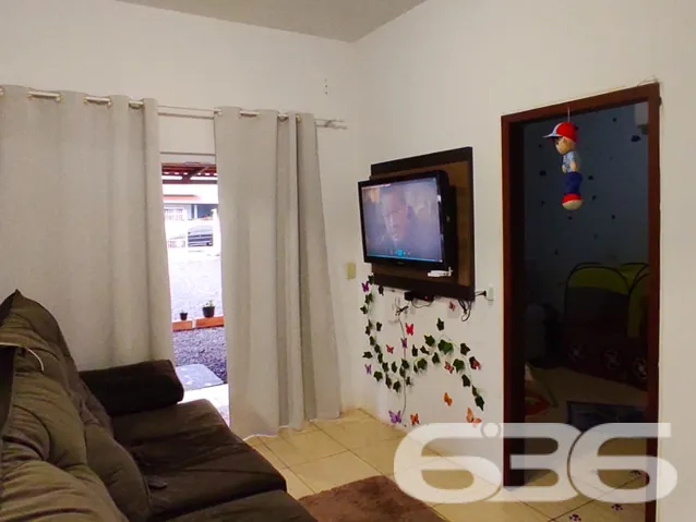 RESIDÊNCIA COM SUÍTE + 2 QUARTOS BEM LOCALIZADA NO