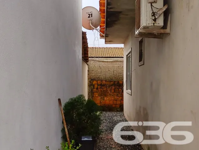 RESIDÊNCIA COM SUÍTE + 2 QUARTOS BEM LOCALIZADA NO