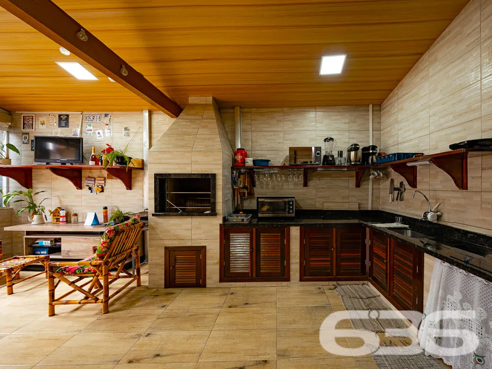 RESIDÊNCIA COM SALA COMERCIAL À VENDA NO BAIRRO IT