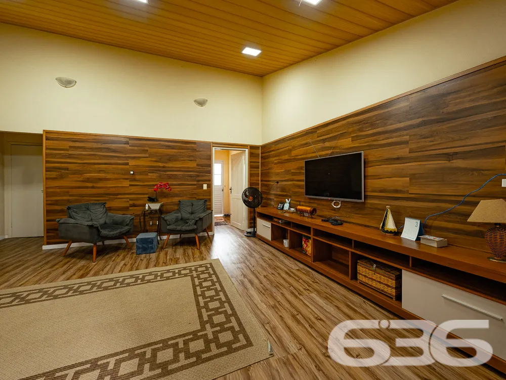 RESIDÊNCIA COM SALA COMERCIAL À VENDA NO BAIRRO IT