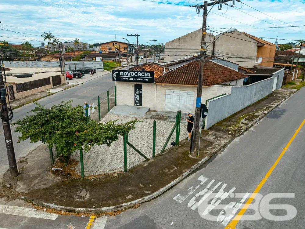 RESIDÊNCIA COM SALA COMERCIAL À VENDA NO BAIRRO IT