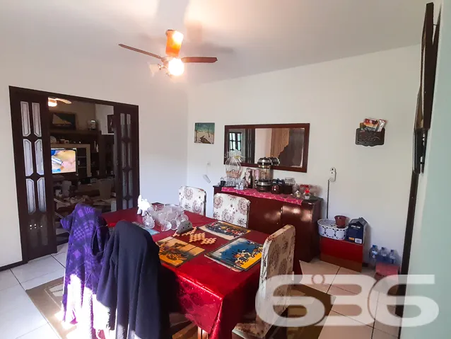 CASA A VENDA COM SUÍTE + 2 QUARTOS NO BAIRRO PETRÓ