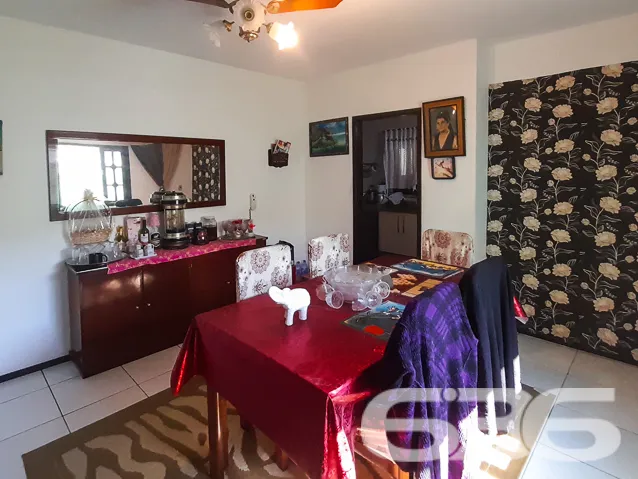 CASA A VENDA COM SUÍTE + 2 QUARTOS NO BAIRRO PETRÓ