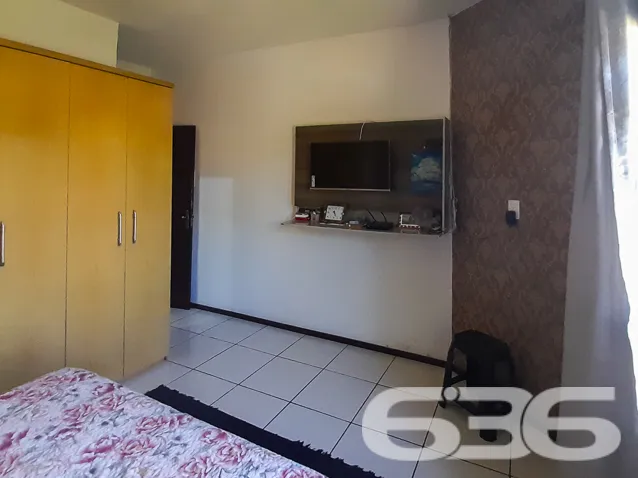 CASA A VENDA COM SUÍTE + 2 QUARTOS NO BAIRRO PETRÓ
