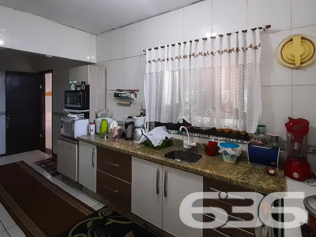 CASA A VENDA COM SUÍTE + 2 QUARTOS NO BAIRRO PETRÓ