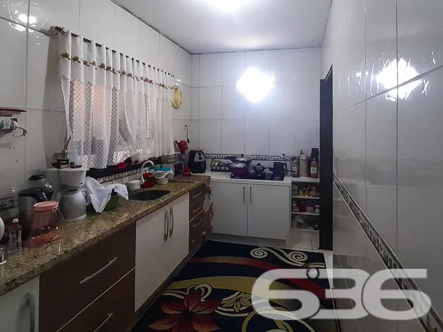 CASA A VENDA COM SUÍTE + 2 QUARTOS NO BAIRRO PETRÓ