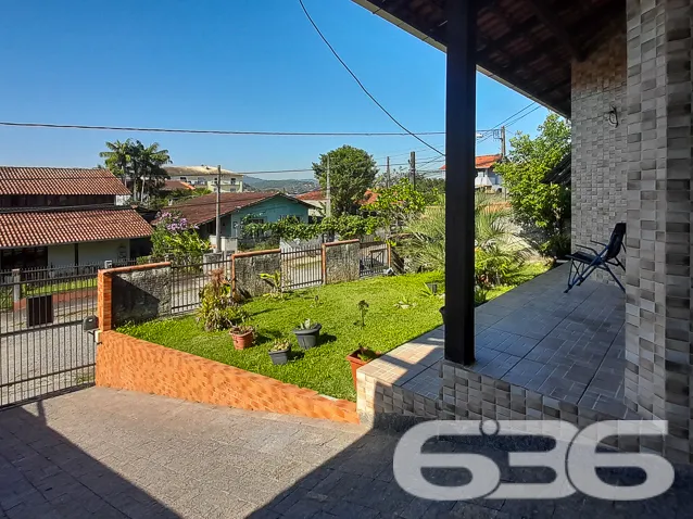 CASA A VENDA COM SUÍTE + 2 QUARTOS NO BAIRRO PETRÓ