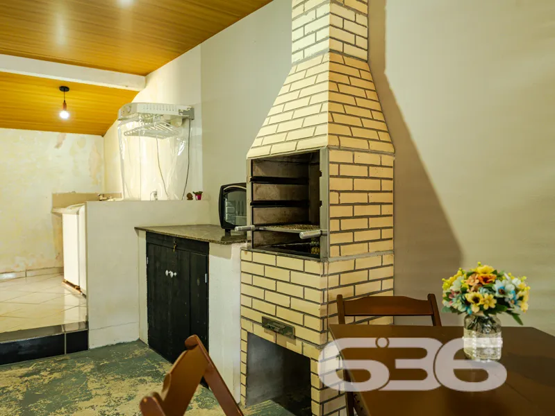 Casa com terreno grande Ă venda no bairro Parque G