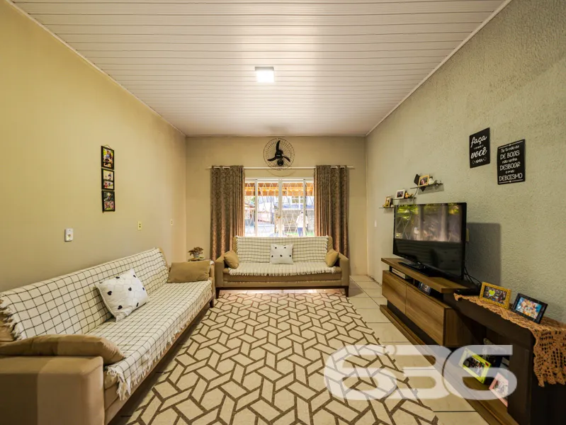 Casa com terreno grande Ă venda no bairro Parque G