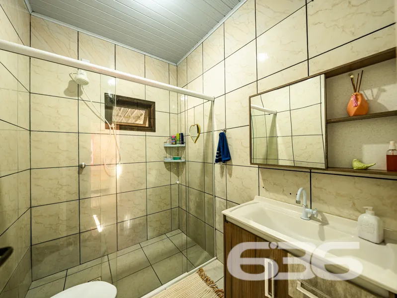 Casa com terreno grande Ă venda no bairro Parque G