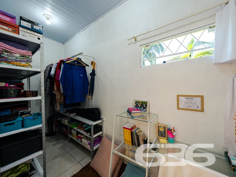 Casa com terreno grande Ă venda no bairro Parque G