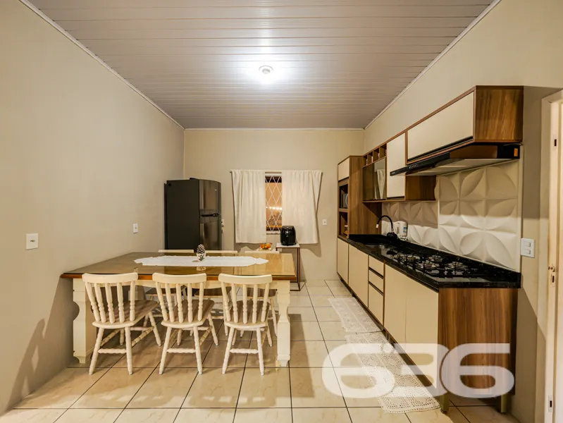 Casa com terreno grande Ă venda no bairro Parque G