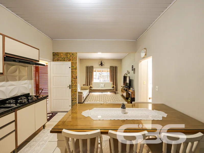 Casa com terreno grande Ă venda no bairro Parque G