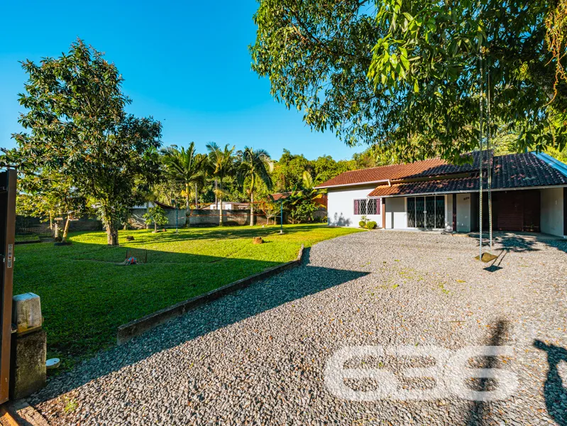 Casa com terreno grande Ă venda no bairro Parque G