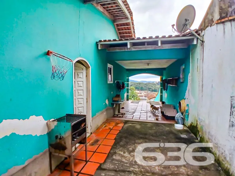 Encante-se com esta residĂȘncia tĂ©rrea Ă venda em J