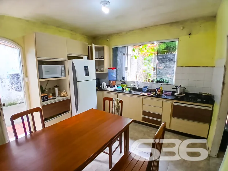 Encante-se com esta residĂȘncia tĂ©rrea Ă venda em J