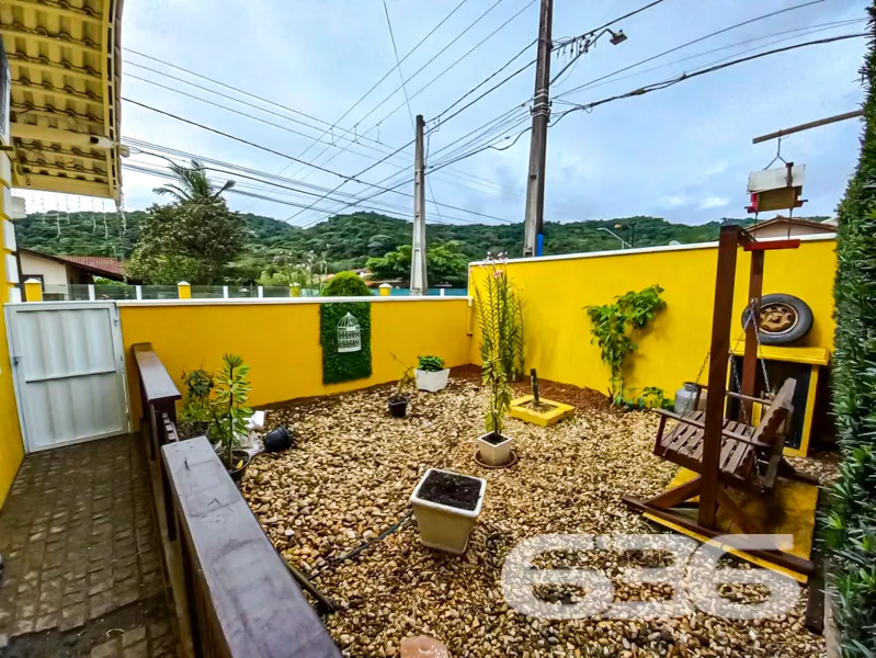 Residência Térrea com Piscina, Área de Festas e Qu