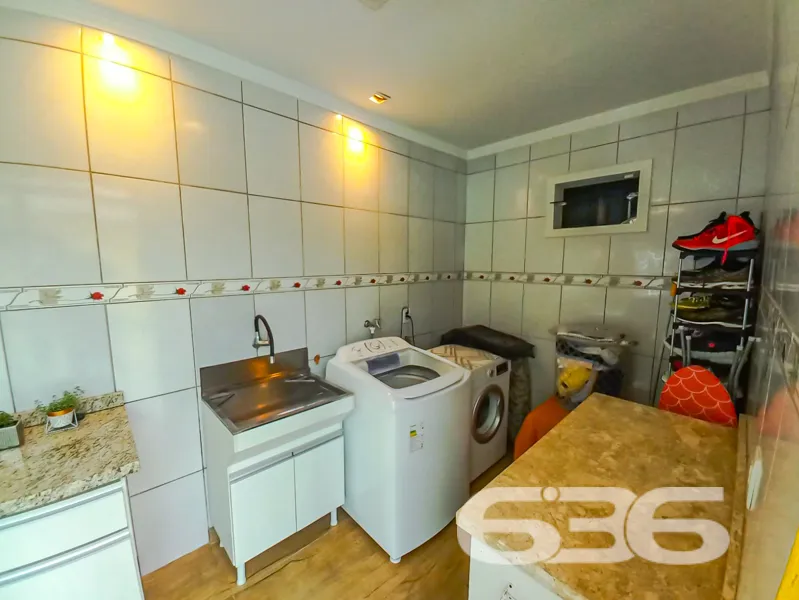 Residência Térrea com Piscina, Área de Festas e Qu