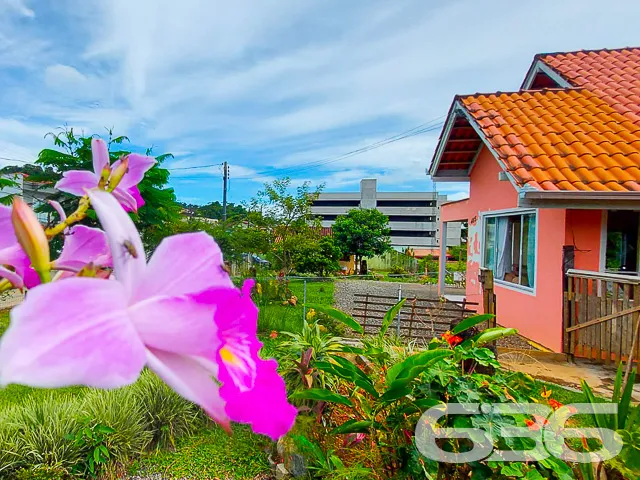 Descubra a excelĂȘncia em moradia com esta ampla re