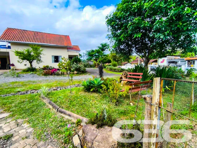 Descubra a excelĂȘncia em moradia com esta ampla re