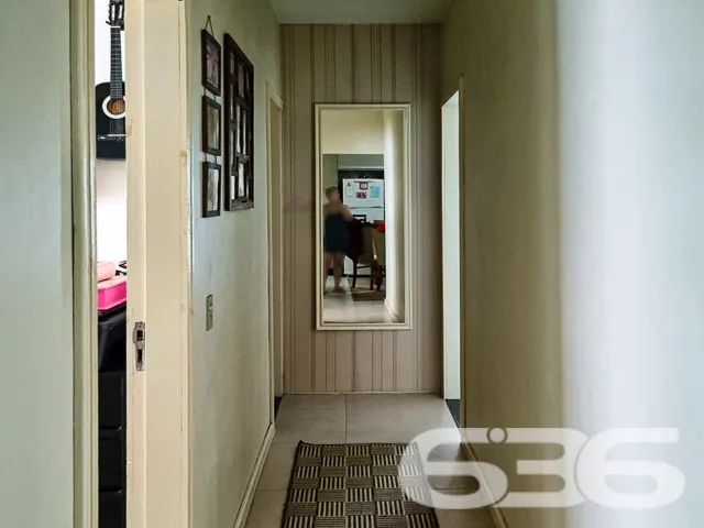 VENDE-SE CASA ESPAÇOSA COM ÁREA DE FESTAS NO BAIRR