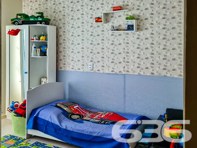 VENDE-SE CASA ESPAÇOSA COM ÁREA DE FESTAS NO BAIRR