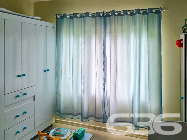 VENDE-SE CASA ESPAÇOSA COM ÁREA DE FESTAS NO BAIRR