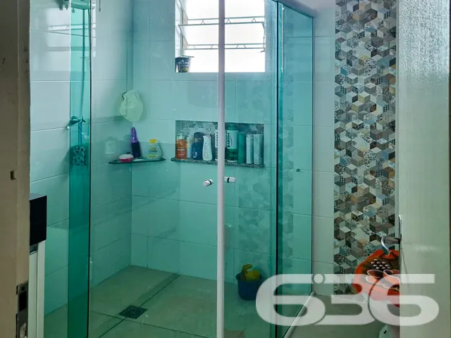 VENDE-SE CASA ESPAÇOSA COM ÁREA DE FESTAS NO BAIRR