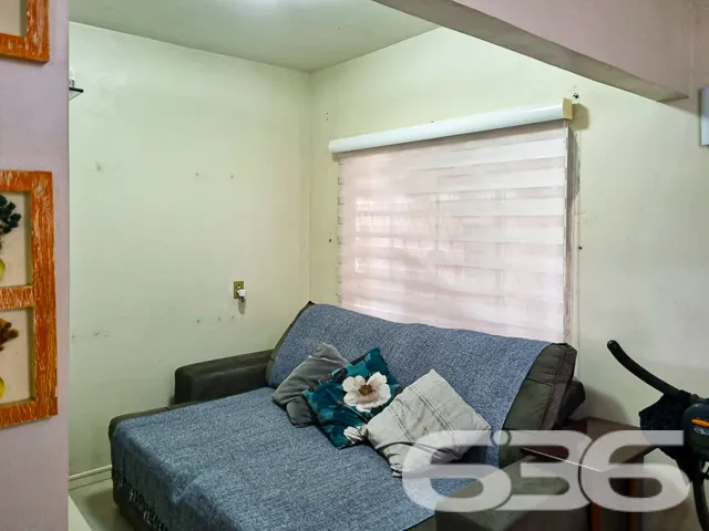 VENDE-SE CASA ESPAÇOSA COM ÁREA DE FESTAS NO BAIRR