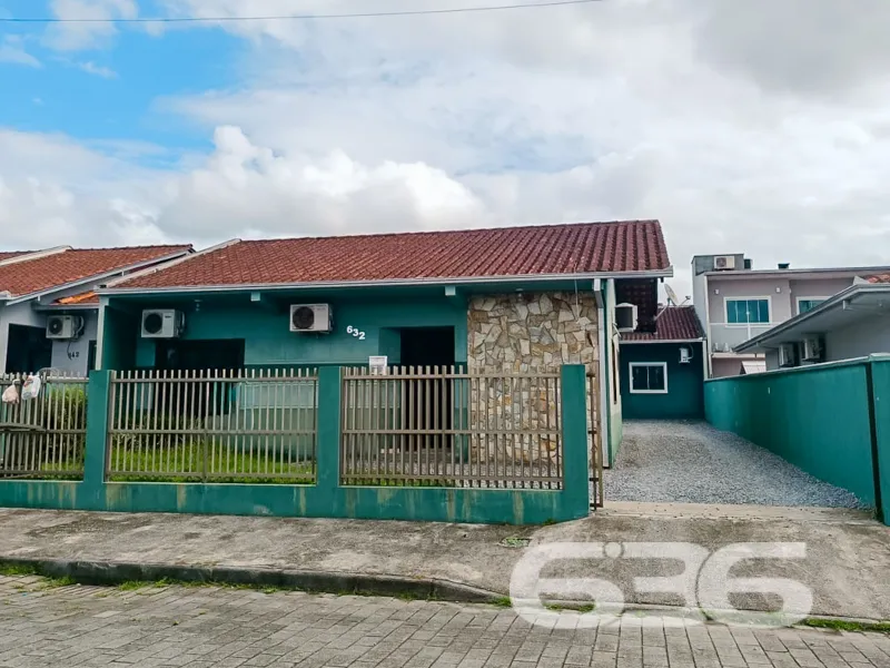 Casa à venda no bairro Espinheiros, Joinville | 4 