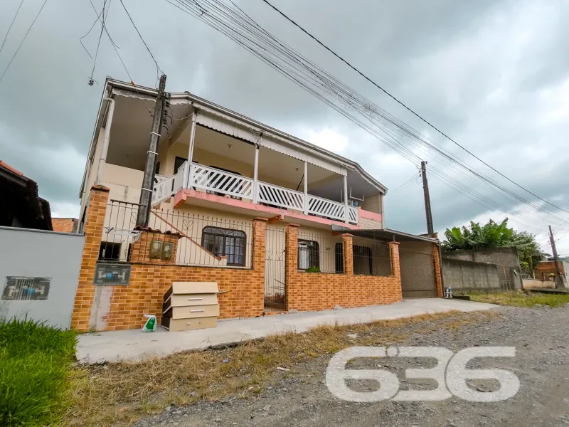 Casa Ă venda no bairro Paranaguamirim em Joinville