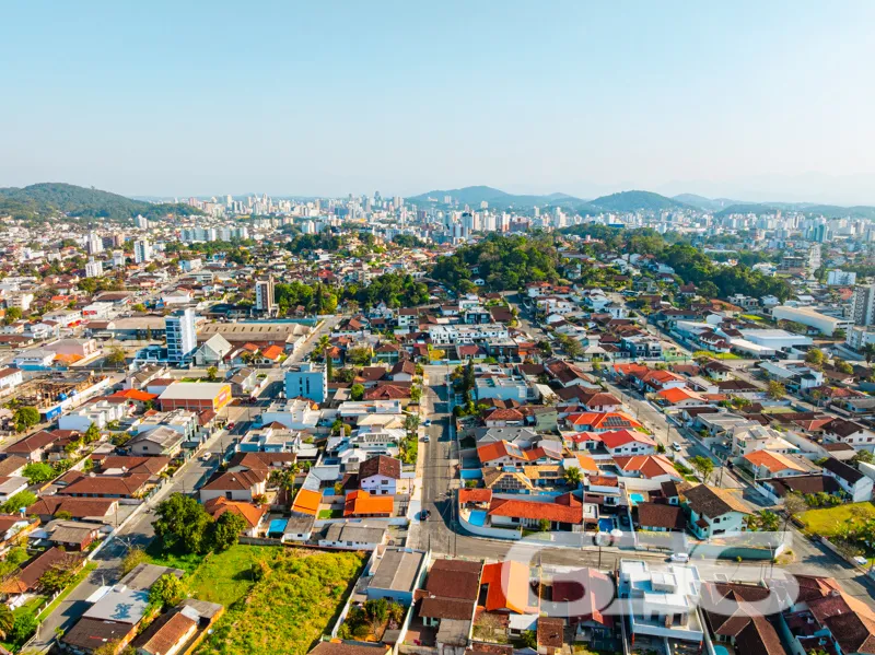 Encante-se com este Magnífico Imóvel no Coração de