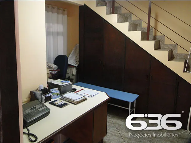 CASA AMPLA COM SUĂTE + 3 DORMITĂRIOS NO BAIRRO FLO