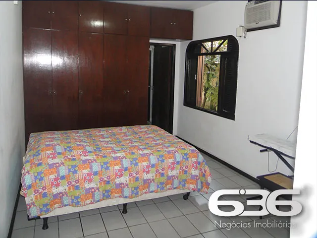 CASA AMPLA COM SUĂTE + 3 DORMITĂRIOS NO BAIRRO FLO