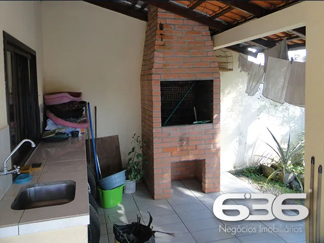 CASA AMPLA COM SUĂTE + 3 DORMITĂRIOS NO BAIRRO FLO