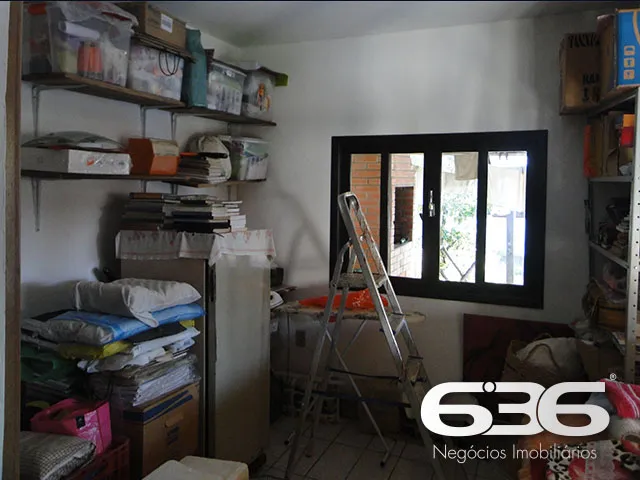 CASA AMPLA COM SUĂTE + 3 DORMITĂRIOS NO BAIRRO FLO