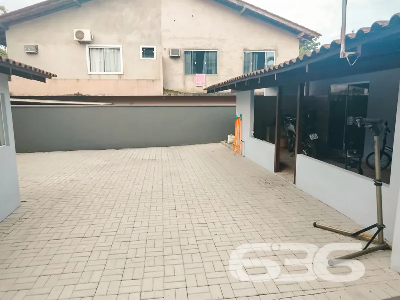 Casa à venda no bairro Santo Antônio em Joinville.