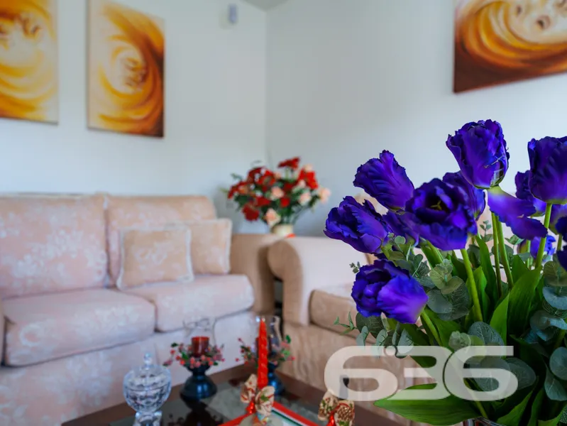 RESIDÊNCIA DE ALTO PADRÃO COM 2 SUÍTES + 2 QUARTOS