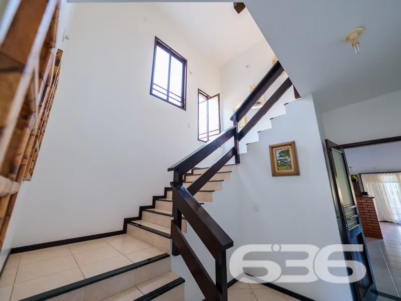 RESIDÊNCIA DE ALTO PADRÃO COM 2 SUÍTES + 2 QUARTOS