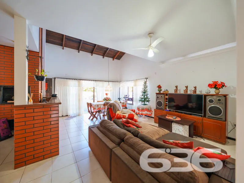 RESIDÊNCIA DE ALTO PADRÃO COM 2 SUÍTES + 2 QUARTOS