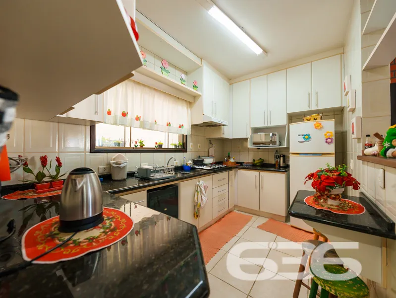 RESIDÊNCIA DE ALTO PADRÃO COM 2 SUÍTES + 2 QUARTOS