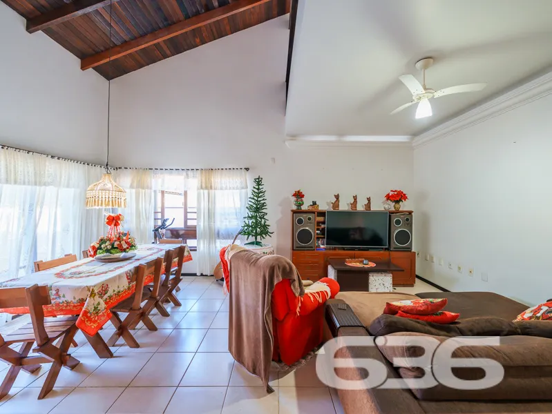 RESIDÊNCIA DE ALTO PADRÃO COM 2 SUÍTES + 2 QUARTOS