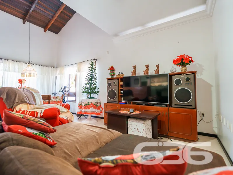 RESIDÊNCIA DE ALTO PADRÃO COM 2 SUÍTES + 2 QUARTOS