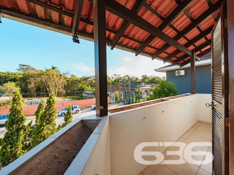 RESIDÊNCIA DE ALTO PADRÃO COM 2 SUÍTES + 2 QUARTOS