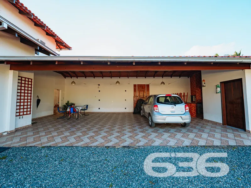 RESIDÊNCIA DE ALTO PADRÃO COM 2 SUÍTES + 2 QUARTOS