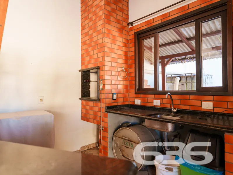 RESIDÊNCIA DE ALTO PADRÃO COM 2 SUÍTES + 2 QUARTOS