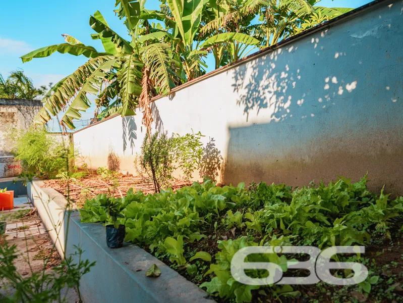 RESIDÊNCIA DE ALTO PADRÃO COM 2 SUÍTES + 2 QUARTOS