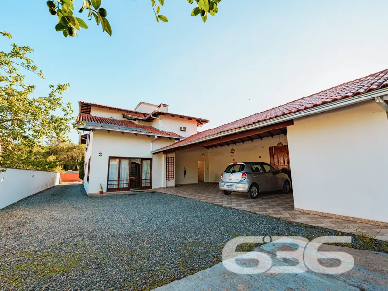 RESIDÊNCIA DE ALTO PADRÃO COM 2 SUÍTES + 2 QUARTOS