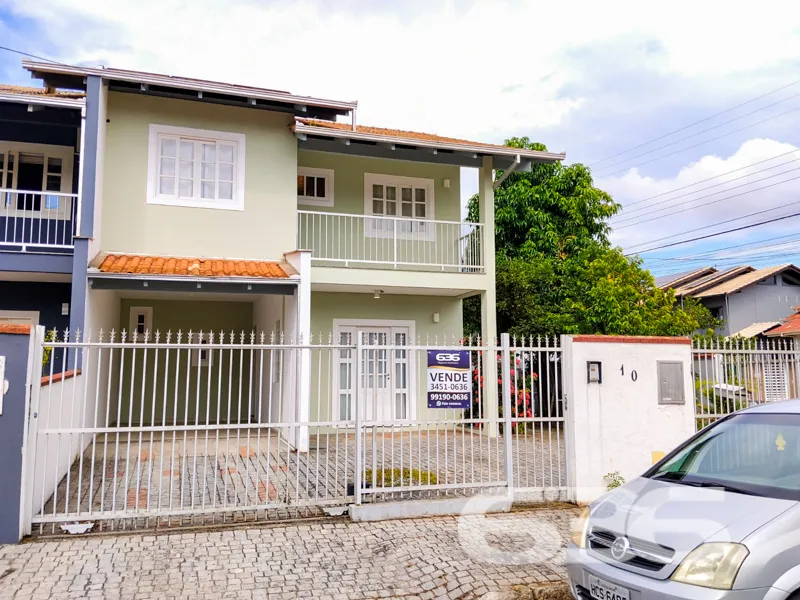 LINDO SOBRADO COM 3 QUARTOS NO BAIRRO SANTO ANTÔNI